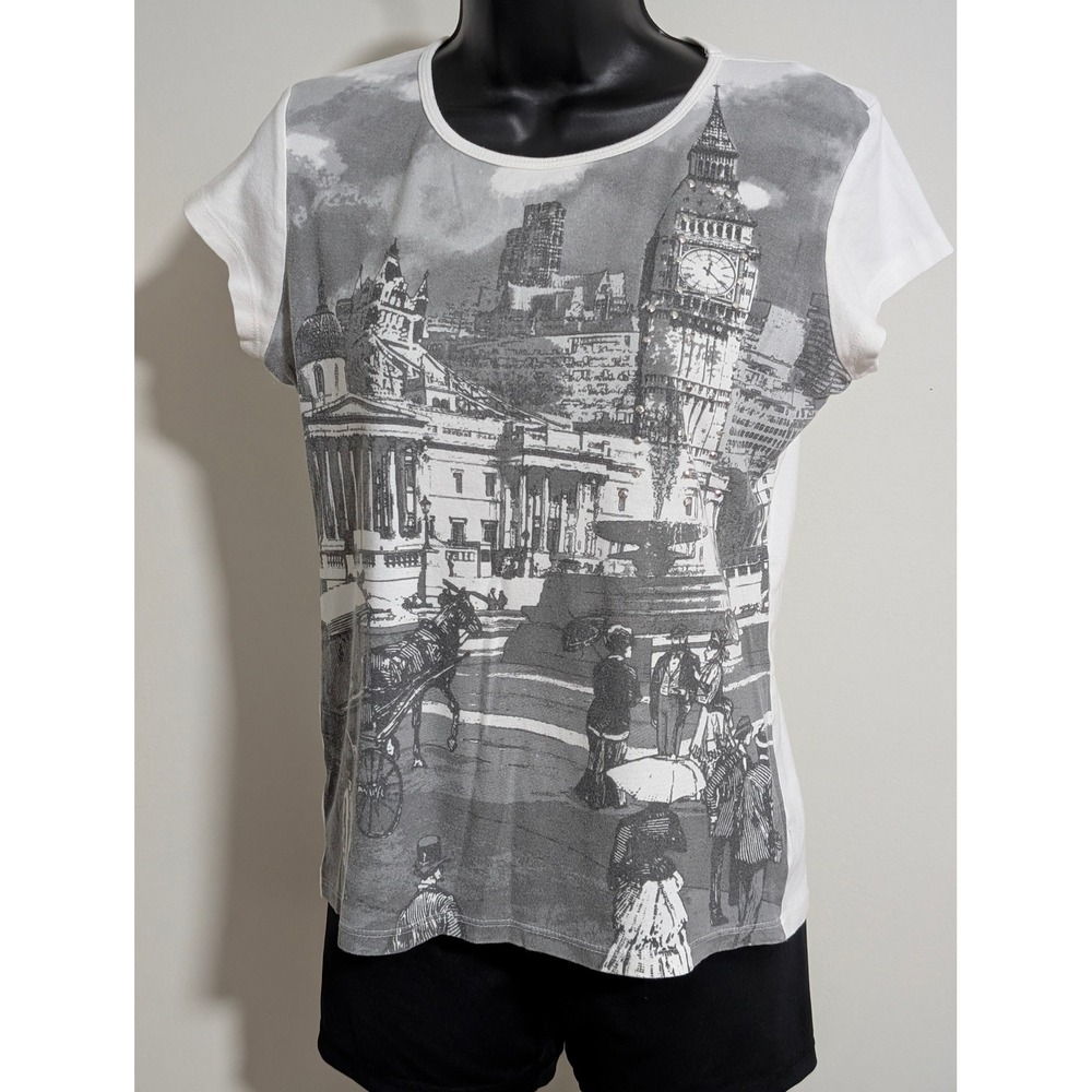 Suzie in the City T-Shirt London Cityscape Print White Top Graphic Tee Medium